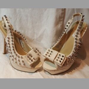 CHAROLETTE RUSSE WHITE WOMENS SANDAL HEELS SIZE 6